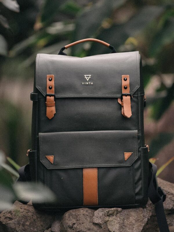 jakob-owens-BmH09wAkJa8-unsplash Traveler Backpack